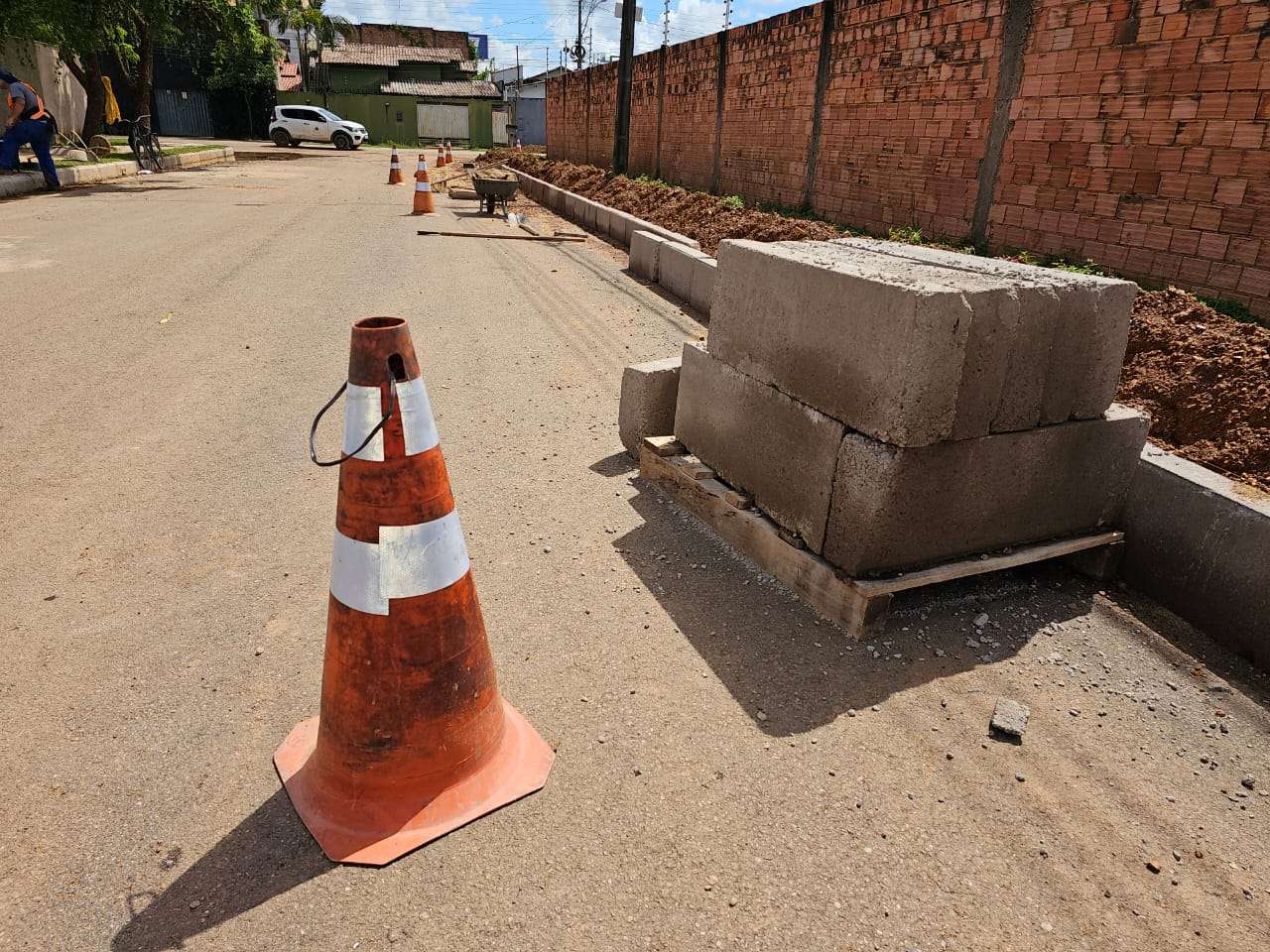 Mais de 200 quilômetros de meio-fio e sarjetas já foram construídos em ruas de Porto Velho