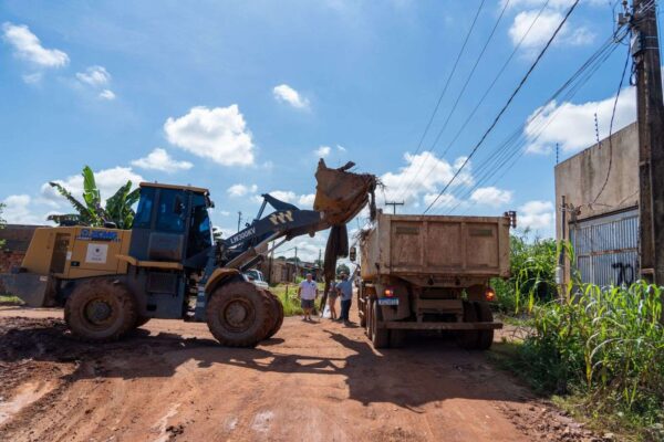 Equipes da Prefeitura de Porto Velho seguem trabalhando no bairro Três Marias