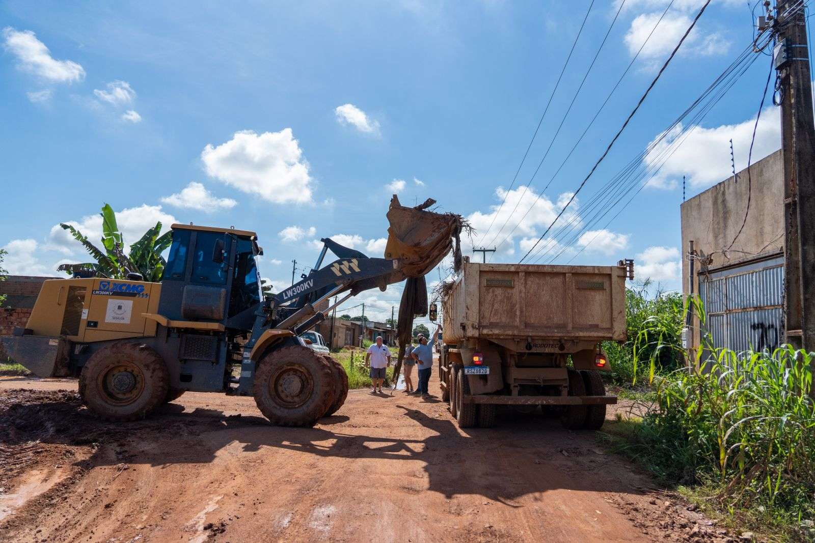 Equipes da Prefeitura de Porto Velho seguem trabalhando no bairro Três Marias