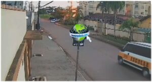 www.deixaeutefalar.com.br Câmera registra explosão em apartamento que deixou casal ferido na zona sul