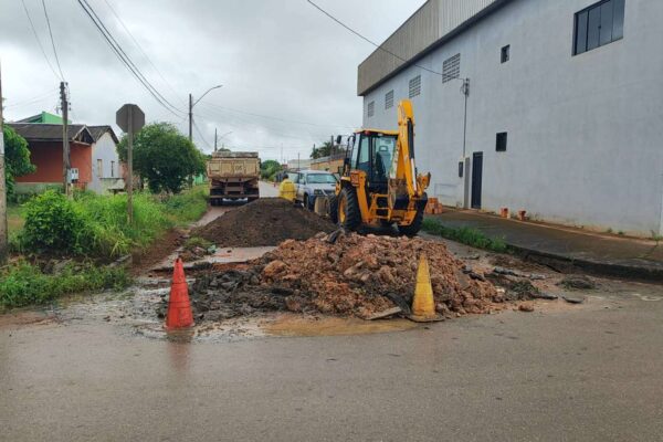 Porto Velho: Edwilson Negreiros pede e obtém melhorias em drenagem e pavimentação na cidade