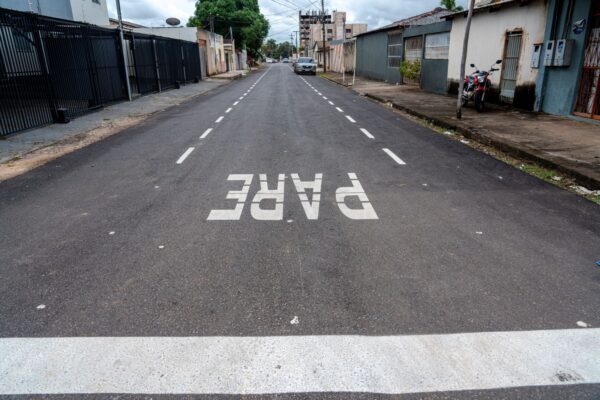 Pacote de obras leva recapeamento, sinalização das ruas e iluminação pública ao bairro Embratel