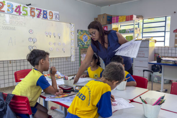 Prefeitura de Porto Velho aplica reajuste de 3,62% no piso dos professores da rede municipal de ensino