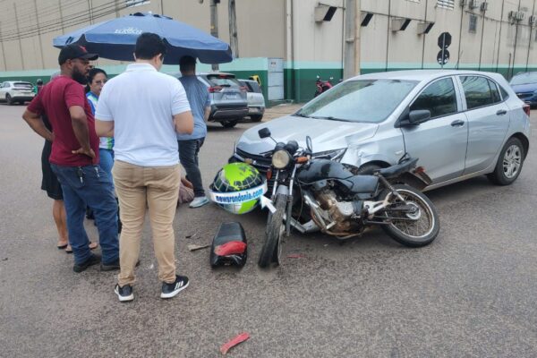 Agente funerário fica ferido em acidente na 7 de Setembro