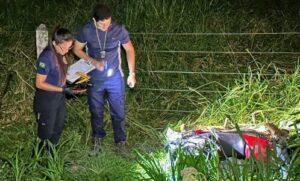 Motociclista perde a vida ao passar reto em curva