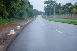 www.deixaeutefalar.com.br Totalmente recapeada, Estrada do Santo Antônio recebe sinalização de trânsito