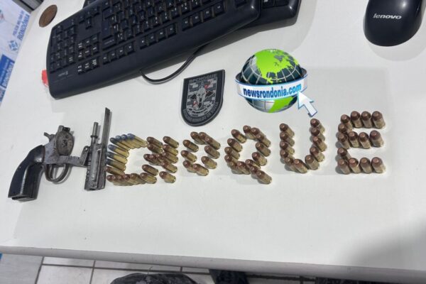 BPChoque recebe denúncia e prende jovem com arma em residencial na zona leste