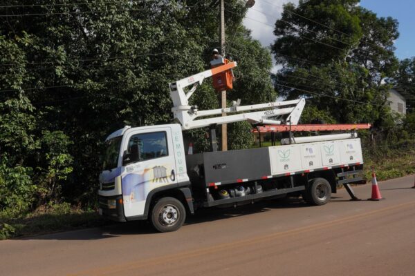 Fios da Estrada 13 de Setembro são furtados logo após revitalização da iluminação na via
