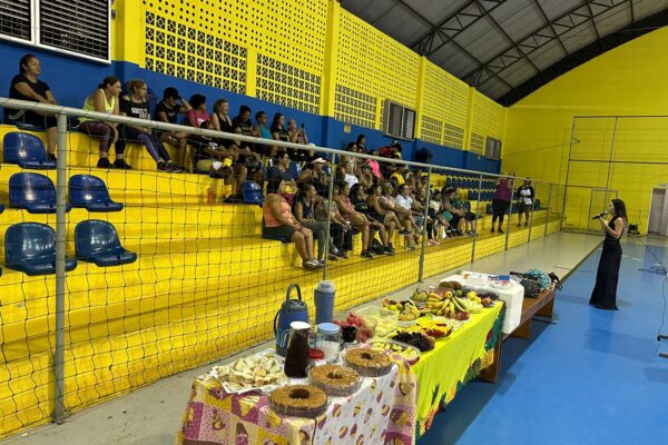 Alimentação saudável é tema de palestra para alunos do projeto Viva Bem