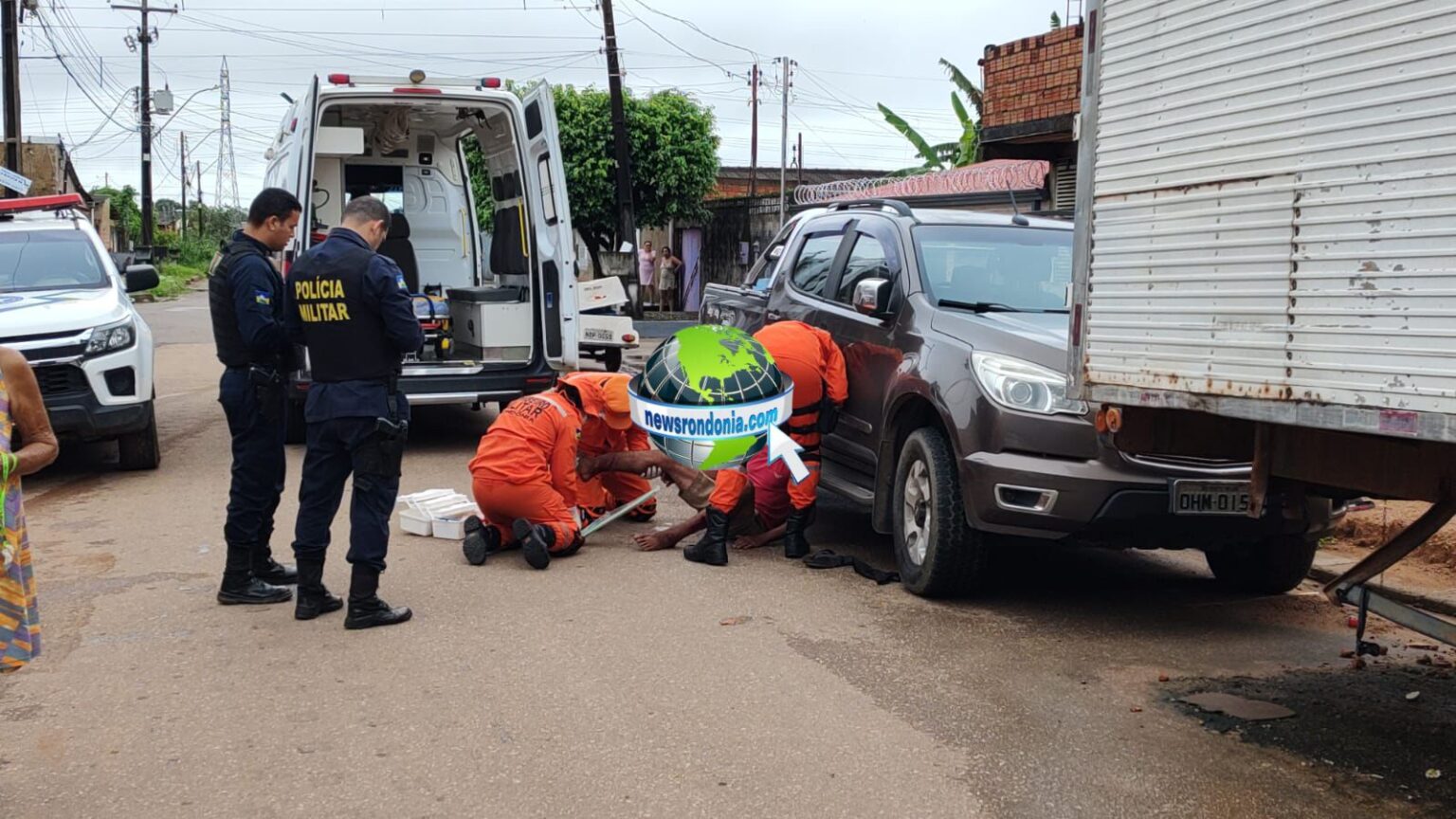 Suspeito de roubo é espancado e tem perna fraturada pela população na zona leste