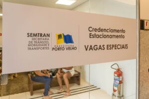 Cerca de 300 credenciais já foram emitidas gratuitamente para estacionamento em vagas reservadas no Porto Velho Shopping