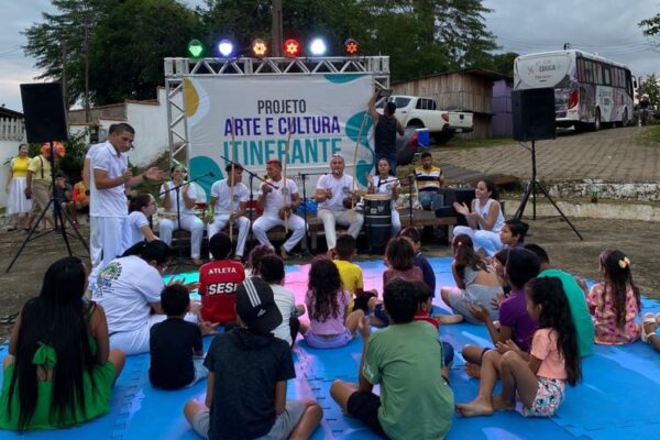 Apresentações culturais são levadas para comunidades ribeirinhas do baixo Madeira