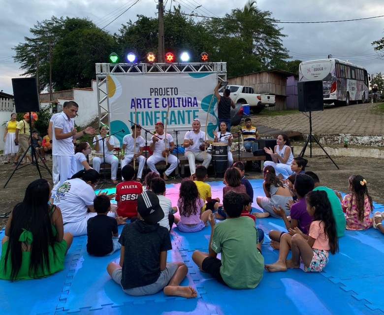 Apresentações culturais são levadas para comunidades ribeirinhas do baixo Madeira