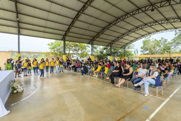Prefeitura entrega escola ampliada e reformada para comunidade de Aliança