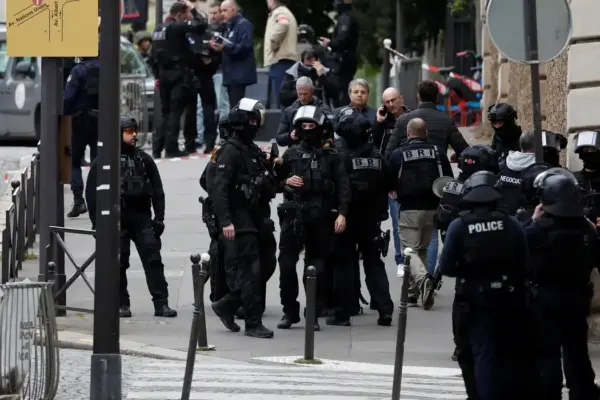 Polícia prende homem em Paris após incidente em consulado do Irã
