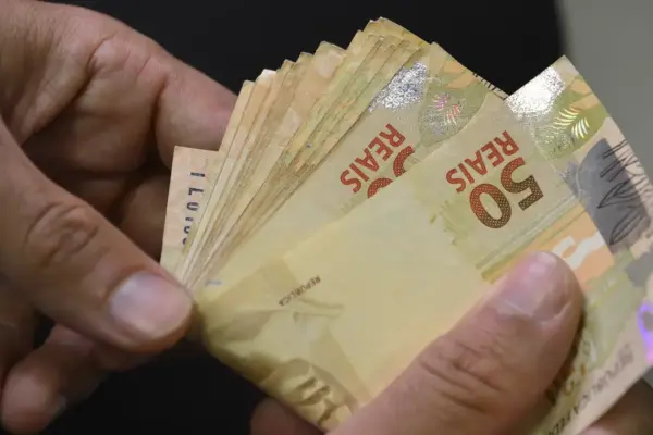 Rendimento domiciliar do brasileiro chegou a R$ 1.848 em 2023