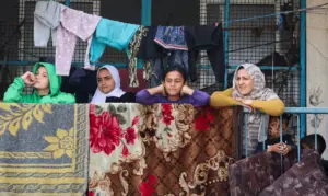 Israel ataca norte de Gaza e palestinos são forçados a fugir de casa