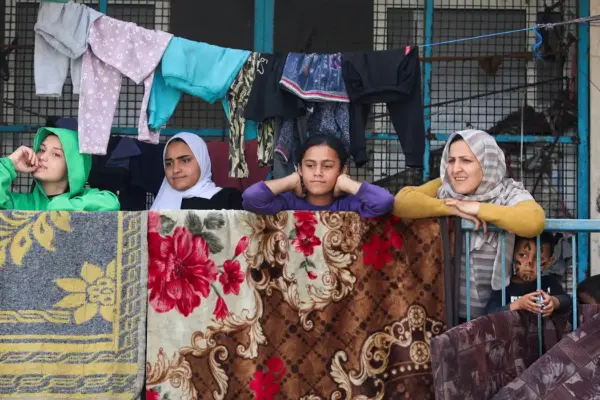 Israel ataca norte de Gaza e palestinos são forçados a fugir de casa