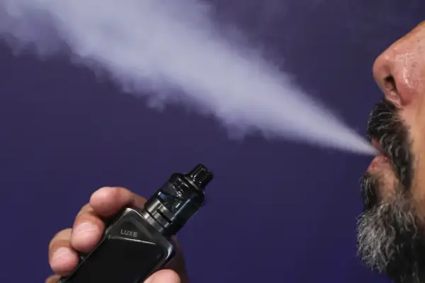 Anvisa publica resolução que proíbe cigarro eletrônico no Brasil