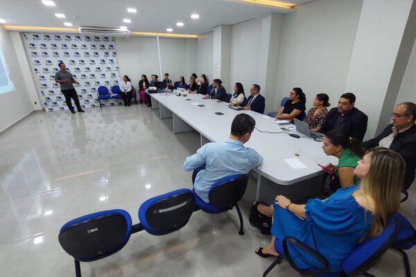 Semusa promove reunião estratégica para atualização de normas do licenciamento sanitário