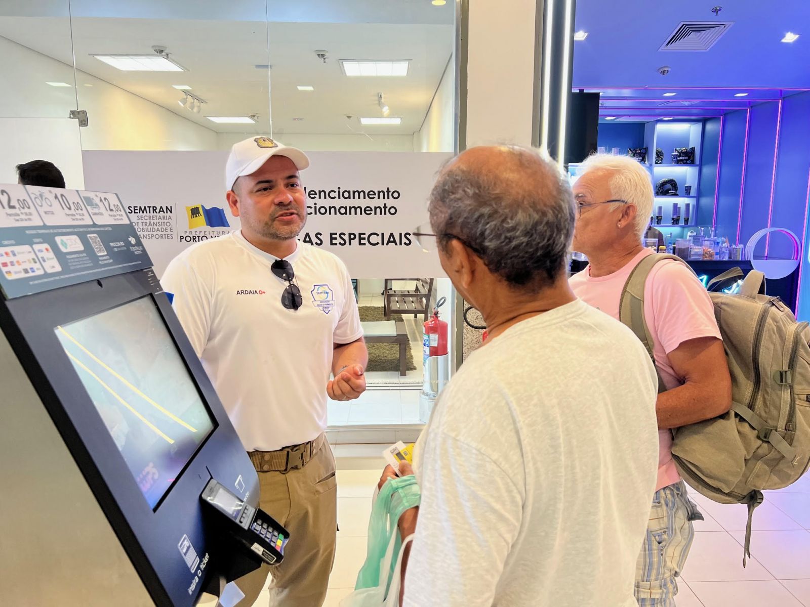 Prefeitura passa a emitir credenciais para estacionamento em vagas reservadas para idosos e PcD no Porto Velho Shopping