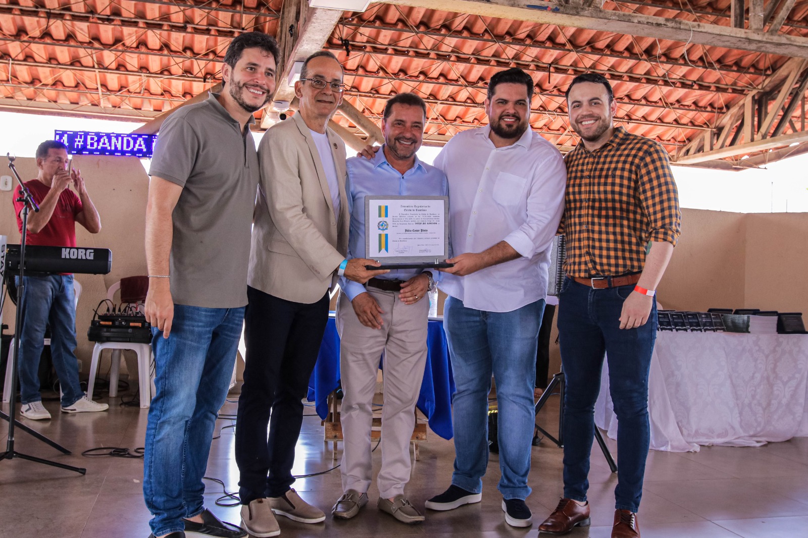 Deputado Jean Oliveira e vereador Márcio Oliveira celebram os 40 Anos do Creci-RO com homenagens