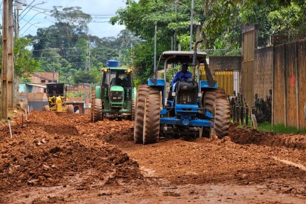 Terraplanagem e drenagem no bairro Planalto ultrapassam 30% de execução