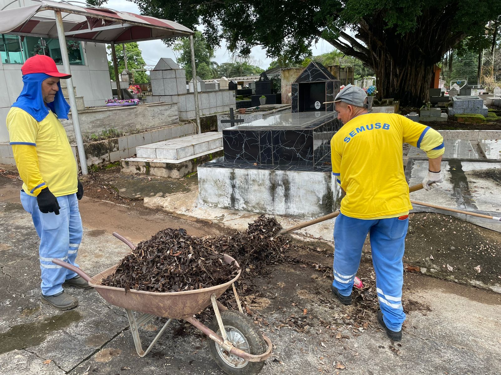 Prefeitura segue realizando limpeza mensal no Cemitério Santo Antônio