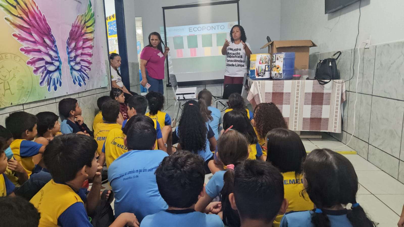 Ações educativas incentivam o descarte correto de resíduos nos ecopontos