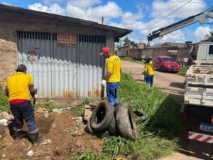 www.deixaeutefalar.com.br Prefeitura intensifica trabalho de desobstrução de bueiros