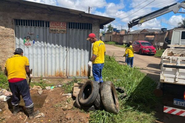 Prefeitura intensifica trabalho de desobstrução de bueiros