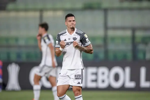 Com dois de Paulinho, Atlético-MG goleia Caracas na Libertadores Com dois de Paulinho, Atlético-MG goleia Caracas na Libertadores
