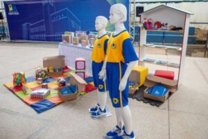 www.deixaeutefalar.com.br Prefeitura realiza entrega de uniformes escolares na Rede Municipal de Educação