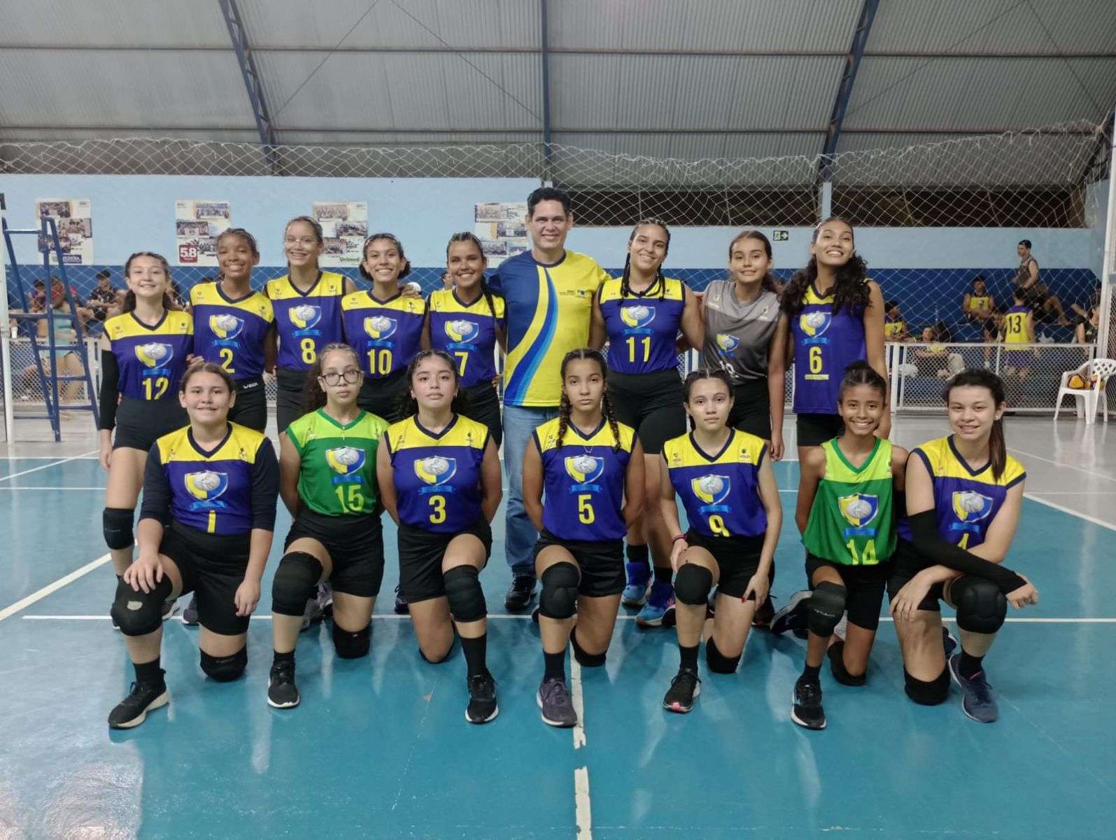 Equipes de voleibol do Programa Talentos do Futuro participam de competição em Vilhena