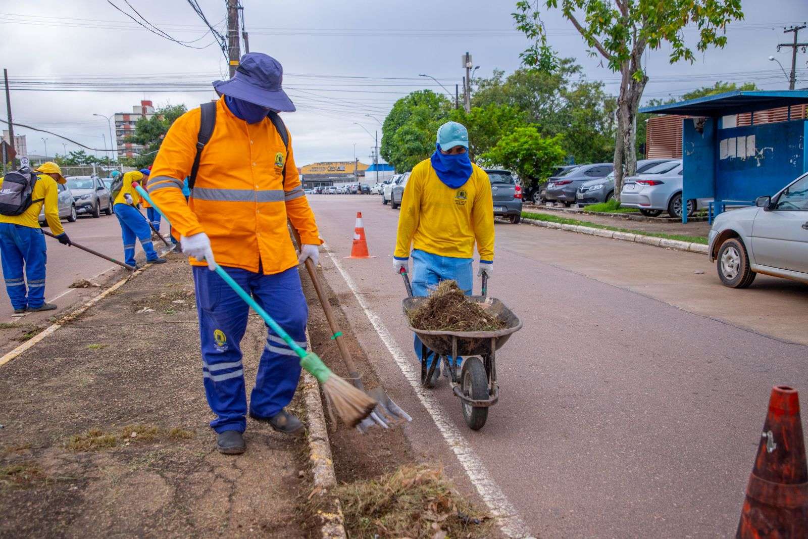 Servidores pedem respeito ao trabalho e conscientização da população para manter a cidade limpa