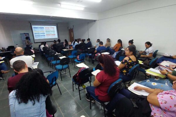 Prefeitura capacita novos vacinadores para atuarem nas unidades de saúde
