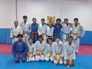 Equipe de judô do Programa Talentos do Futuro se prepara para campeonato estadual