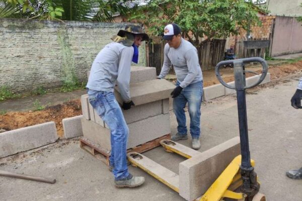 Contrato de meio-fio e sarjeta amplia rede de drenagem na capital