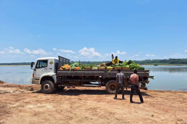 Semagric realiza transporte da produção da agricultura familiar