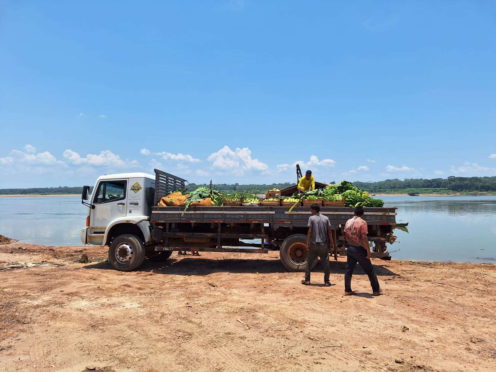 Semagric realiza transporte da produção da agricultura familiar