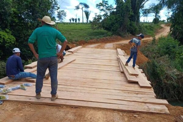 Prefeitura recupera ponte da Linha 8 em União Bandeirantes