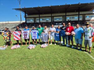 www.deixaeutefalar.com.br Deputado Jean Oliveira entrega kits esportivos para times de Alta Floresta d’Oeste e Rolim de Moura