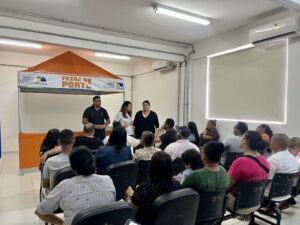 Prefeitura entrega barracas padronizadas aos permissionários
