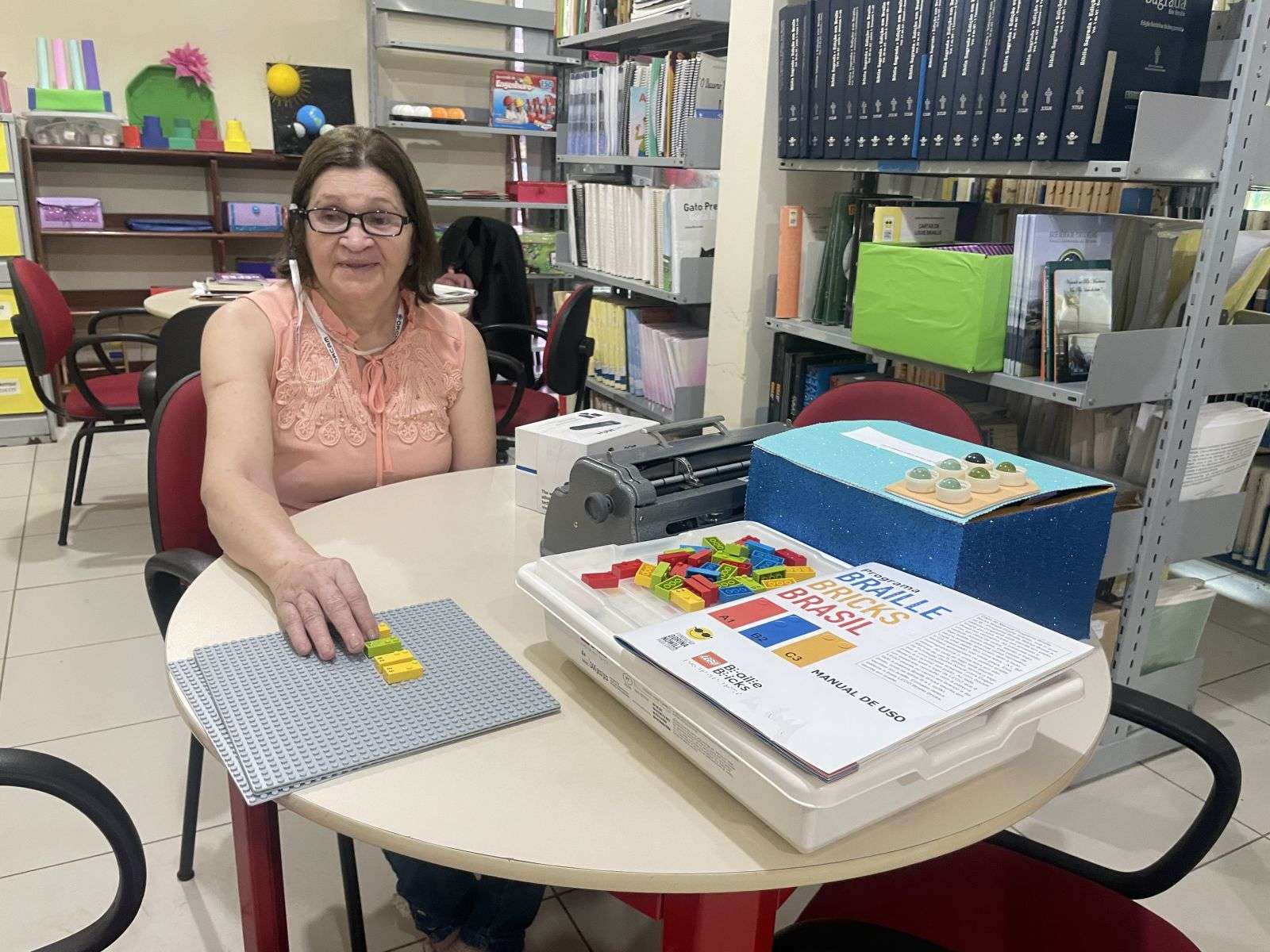 Sala de Braile da Biblioteca Municipal promove inclusão a pessoas com deficiência visual