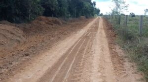 www.deixaeutefalar.com.br Prefeitura realiza manutenção na estrada do Areia Branca e comunidade Terra Nossa