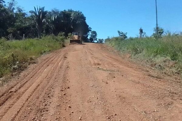 Prefeitura de Porto Velho trabalha na recuperação de estradas rurais no Assentamento Joana D’Arc
