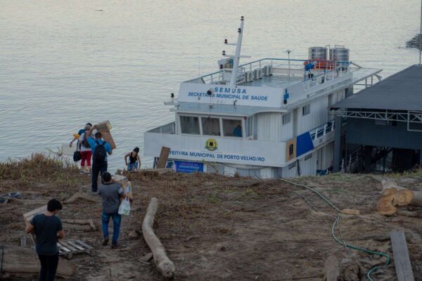 Barco saúde inicia mais uma viagem para levar serviços especializados à população ribeirinha