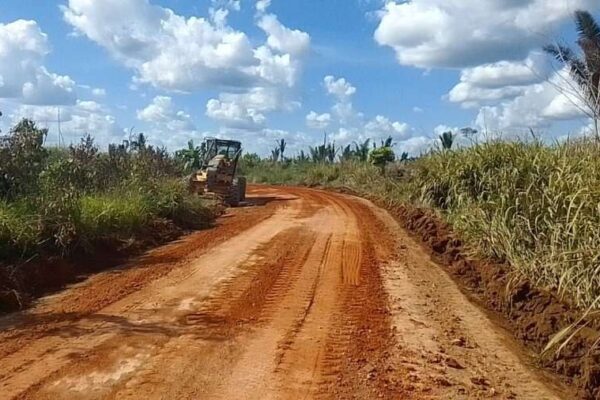 Prefeitura realiza manutenção em estradas vicinais de Rio Pardo