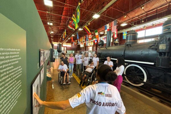 Museu da Estrada de Ferro Madeira-Mamoré recebe grupo de idosos da Casa do Ancião