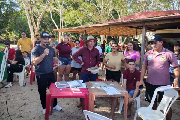 Deputado Jean Oliveira incentiva Futebol Society em Ji-Paraná com entrega de Kits Esportivos